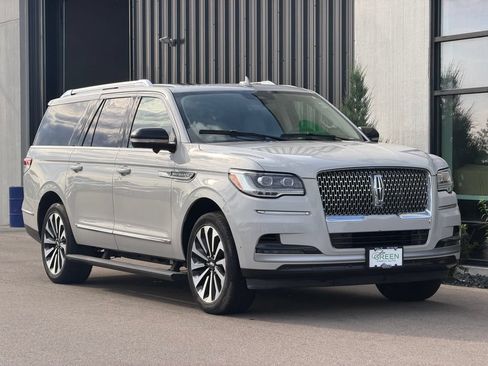 Used 2022 Lincoln Navigator L Reserve w/ Equipment Group 201A AWD/4WD image 4