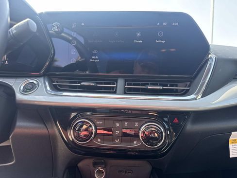 Used 2025 Chevrolet Trax LT w/ LT Convenience Package image 26