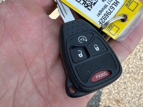 Used 2017 Jeep Wrangler Unlimited Sahara w/ Connectivity Group AWD/4WD image 5