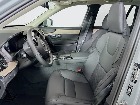 Used 2026 Volvo XC90 B5 Plus w/ Protection Package Premier AWD/4WD image 8