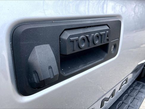 Certified 2017 Toyota Tacoma TRD Off-Road w/ Tow Package (A/T) AWD/4WD image 29
