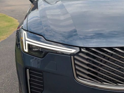 New 2026 Volvo XC90 B5 Plus w/ Protection Package Premier AWD/4WD image 10
