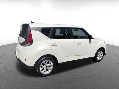 Used 2025 Kia Soul LX w/ LX Technology Package FWD image 14