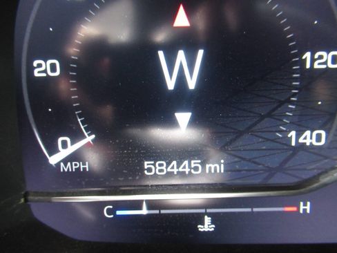 Used 2024 GMC Yukon XL AT4 w/ Technology Package AWD/4WD image 28
