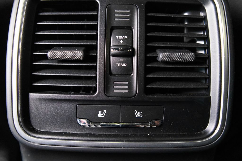 Certified 2026 Porsche Macan AWD/4WD image 36