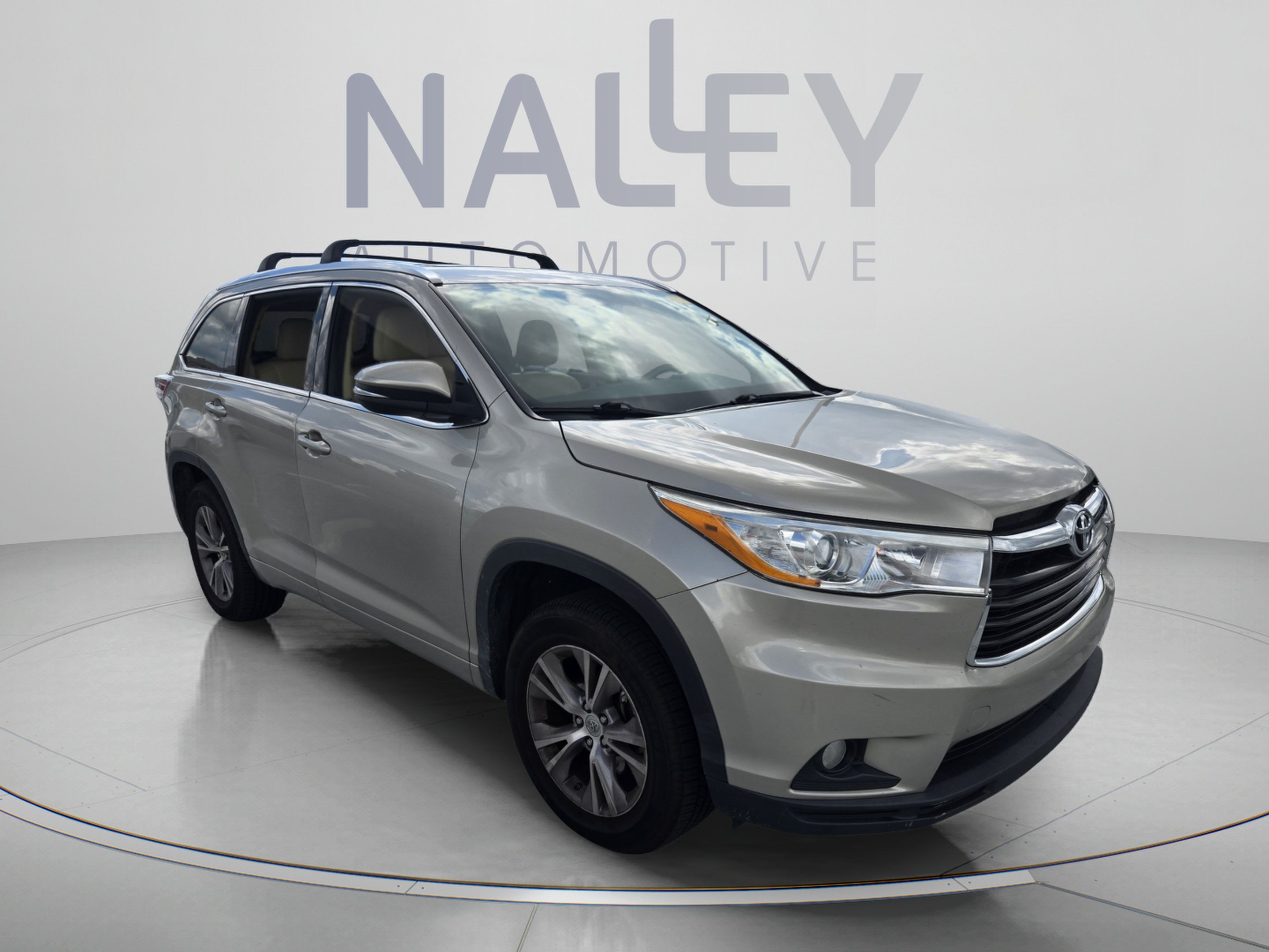Used 2014 Toyota Highlander XLE FWD image 6
