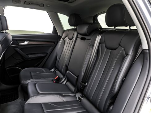 Used 2023 Audi Q5 e Premium Plus w/ Premium Plus Package image 8