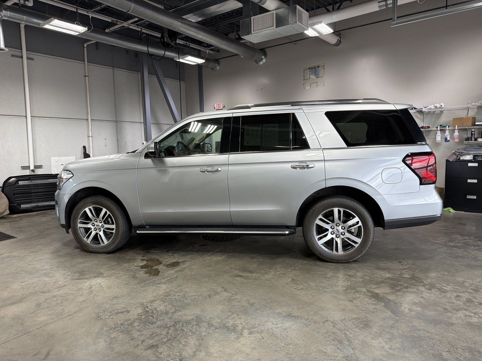 Used 2023 Ford Expedition Limited AWD/4WD image 4