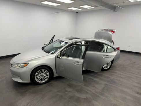 Used 2013 Lexus ES 350 w/ Luxury Pkg FWD image 24