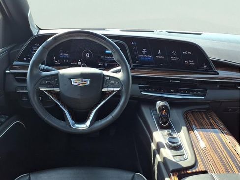 Used 2024 Cadillac Escalade Premium Luxury w/ Performance Package image 4