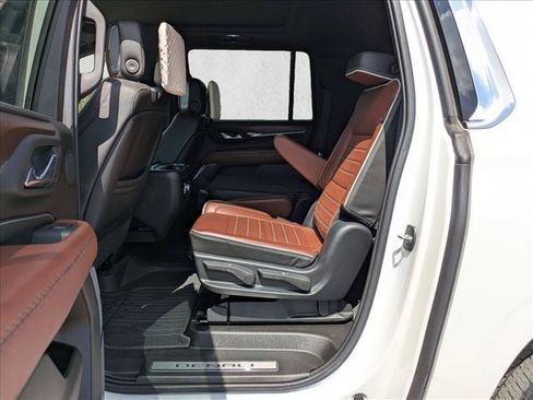 Used 2023 GMC Yukon XL Denali Ultimate AWD/4WD image 14