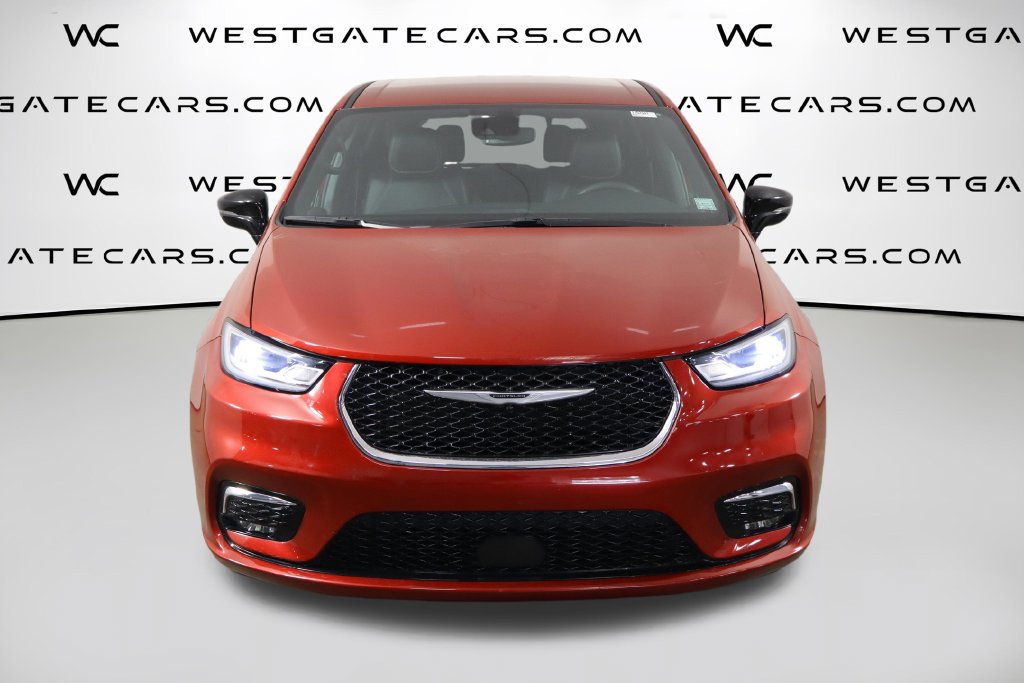 Used 2025 Chrysler Pacifica Select FWD image 2