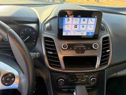 Used 2020 Ford Transit Connect XLT image 11
