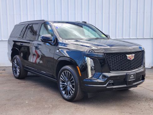 Used 2026 Cadillac Escalade Platinum Sport w/ LPO, Floor Liner Package AWD/4WD image 7