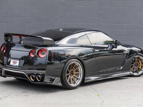 Used 2017 Nissan GT-R Premium w/ Premium Interior Package AWD/4WD image 7