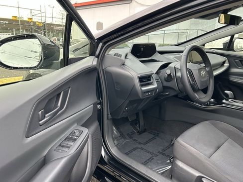Certified 2025 Toyota Prius LE image 9