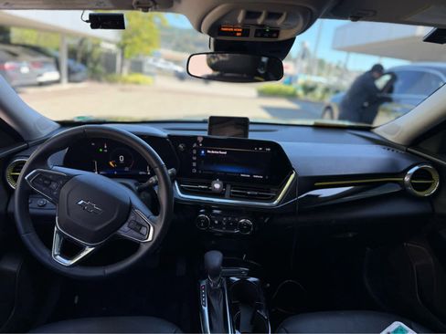 Used 2024 Chevrolet Trax ACTIV w/ Sunroof Package FWD image 5