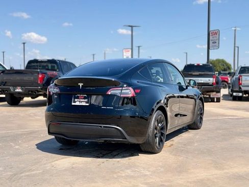 Used 2024 Tesla Model Y Long Range AWD/4WD image 4