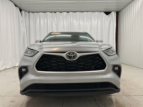 Used 2022 Toyota Highlander XLE image 4