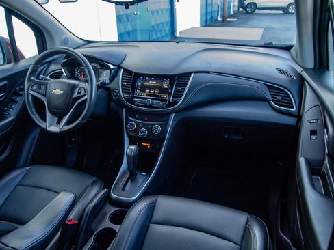 Used 2021 Chevrolet Trax LT w/ Sport Edition FWD image 28
