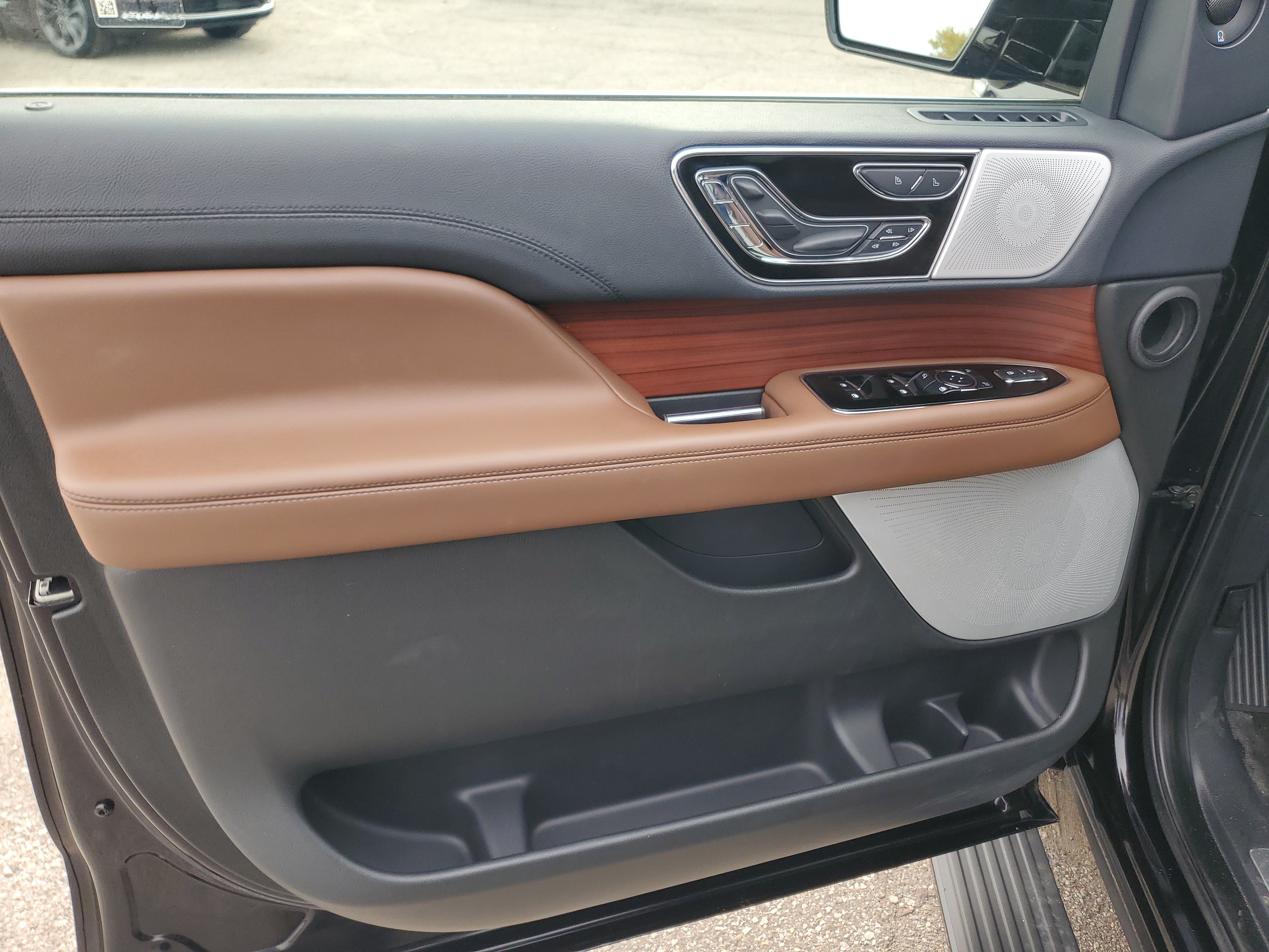 Used 2023 Lincoln Navigator Reserve AWD/4WD image 10