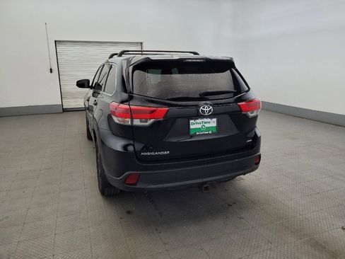 Used 2019 Toyota Highlander LE AWD/4WD image 6