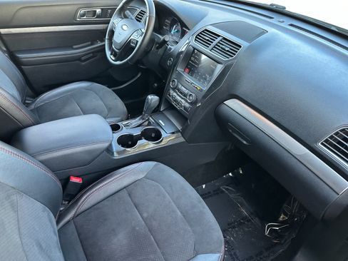Used 2019 Ford Explorer XLT w/ Equipment Group 202A FWD image 17
