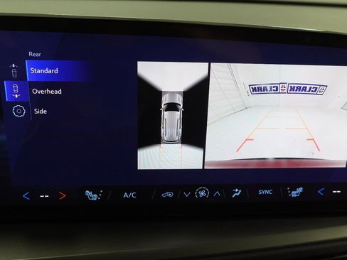 Used 2024 Chevrolet Traverse LT w/ Midnight/Sport Edition image 28