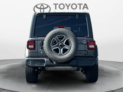Used 2018 Jeep Wrangler Unlimited Sport S AWD/4WD image 4