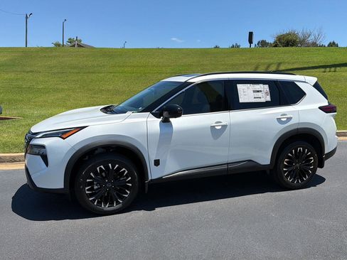 New 2026 Nissan Rogue SV FWD image 3