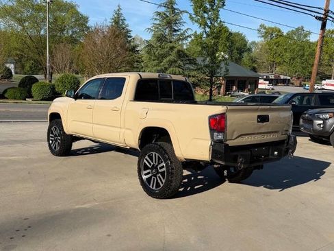 Used 2016 Toyota Tacoma SR5 w/ SR5 Appearance Package (SN) image 5