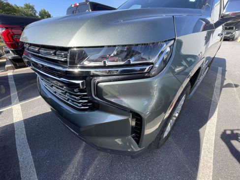 Used 2023 Chevrolet Suburban Premier RWD image 4