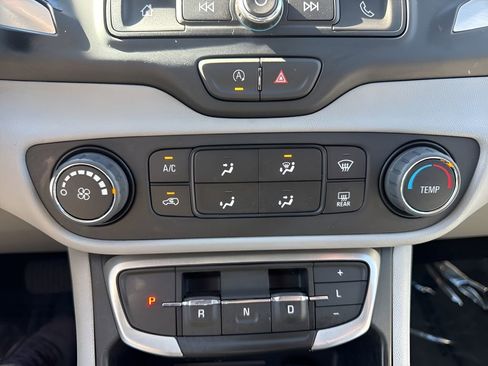 Used 2024 GMC Terrain SLE image 17