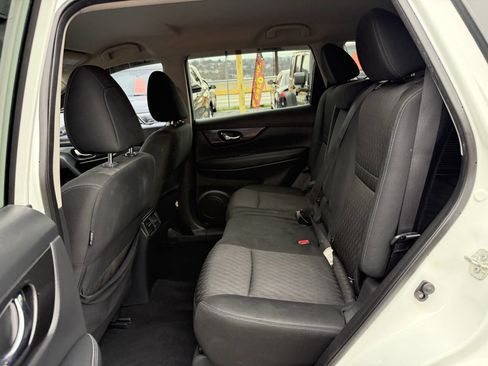 Used 2019 Nissan Rogue SV image 15