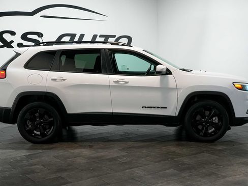 Used 2019 Jeep Cherokee Latitude Plus AWD/4WD image 8