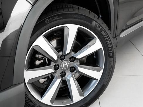 Used 2023 Honda Pilot Touring image 2