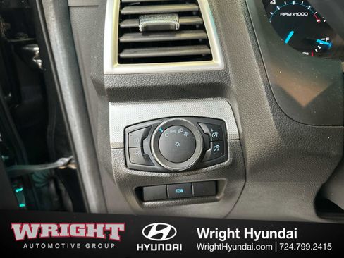 Used 2015 Ford Explorer XLT image 24