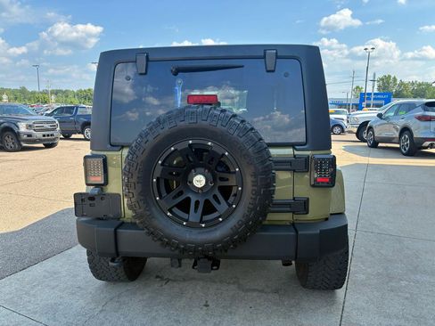 Used 2013 Jeep Wrangler Unlimited Sahara w/ Connectivity Group AWD/4WD image 6