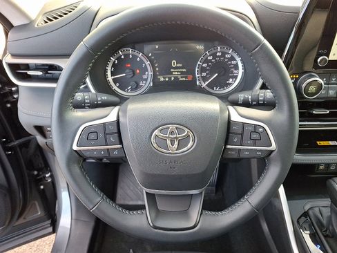 Certified 2024 Toyota Highlander XLE image 19