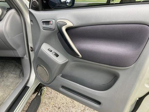 Used 2002 Toyota RAV4 2WD image 26