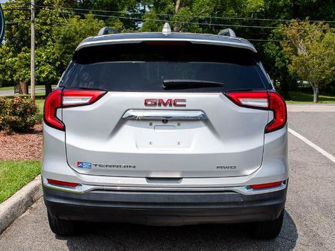 Used 2022 GMC Terrain SLT AWD/4WD image 4