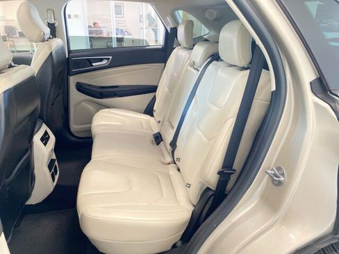 Used 2018 Ford Edge Titanium w/ Equipment Group 301A FWD image 10
