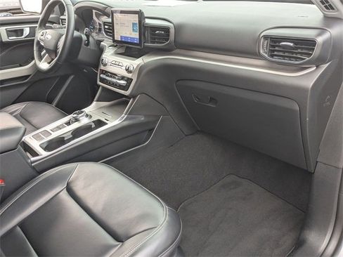 Certified 2021 Ford Explorer XLT w/ Equipment Group 202A image 28