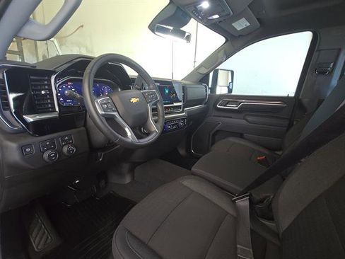 Used 2025 Chevrolet Silverado 2500 LT w/ Convenience Package AWD/4WD image 9