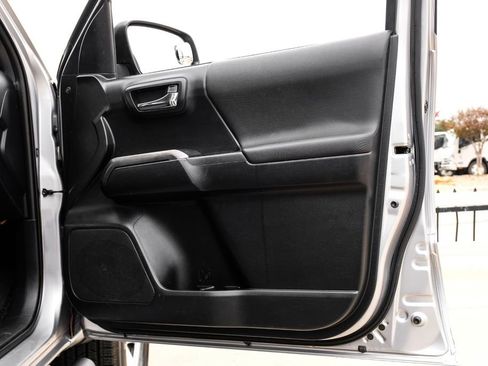 Used 2019 Toyota Tacoma TRD Off-Road image 41