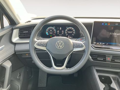 Used 2026 Volkswagen Tiguan SE w/ Panoramic Sunroof Package AWD/4WD image 12