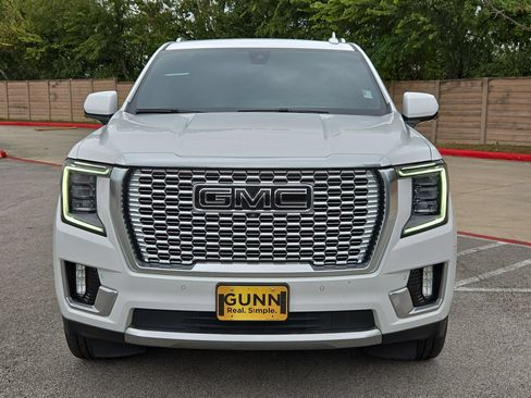 Used 2021 GMC Yukon Denali w/ Denali Premium Package AWD/4WD image 8