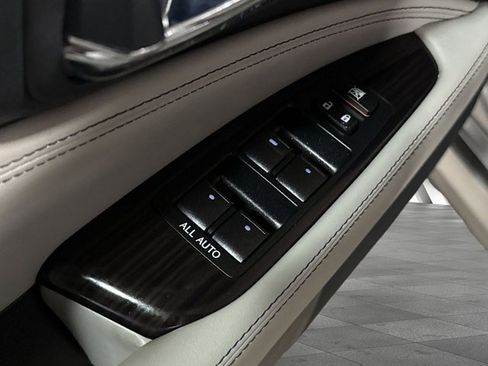 Used 2016 Lexus LS 460 image 9