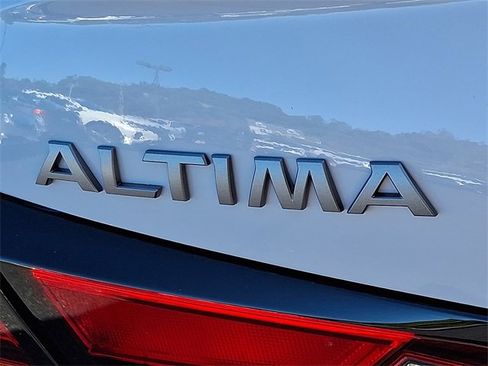 New 2025 Nissan Altima 2.5 SR image 11