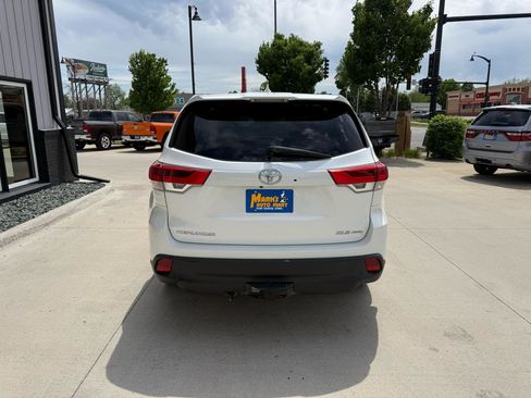 Used 2018 Toyota Highlander XLE AWD/4WD image 5